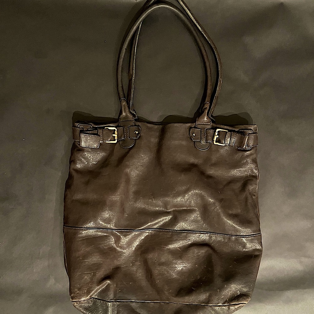 Lia Numa Leather Tote